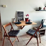 Homely Flat Near Airport Apartment *