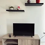 Apartment Homely Flat Near Airport