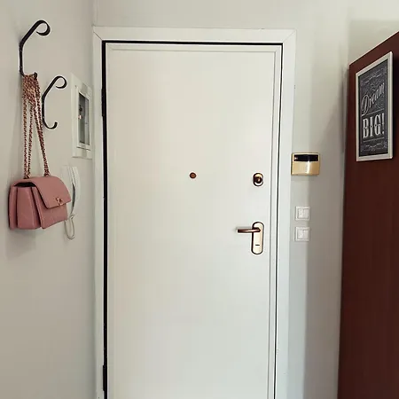 Homely Flat Near Airport *