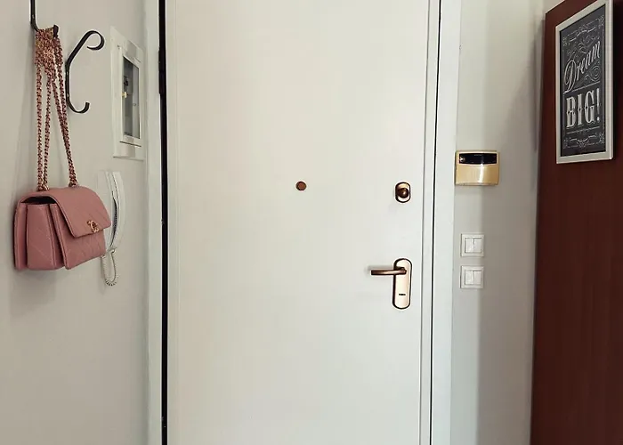 Homely Flat Near Airport *