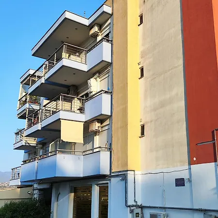 Апартаменты Homely Flat Near Airport