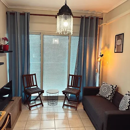 Homely Flat Near Airport Апартаменты Салоники