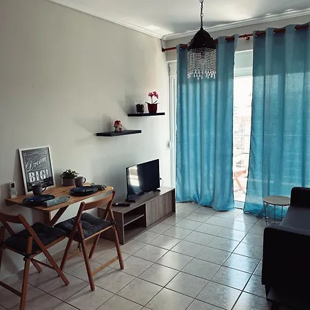 Homely Flat Near Airport Салоники