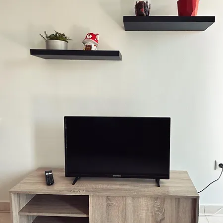 Апартаменты Homely Flat Near Airport