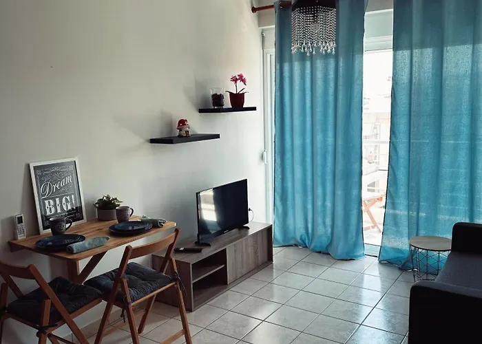 Homely Flat Near Airport Salonic