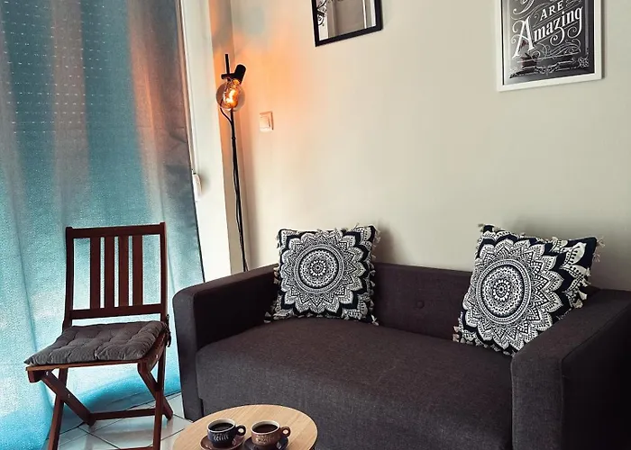 Homely Flat Near Airport Apartament